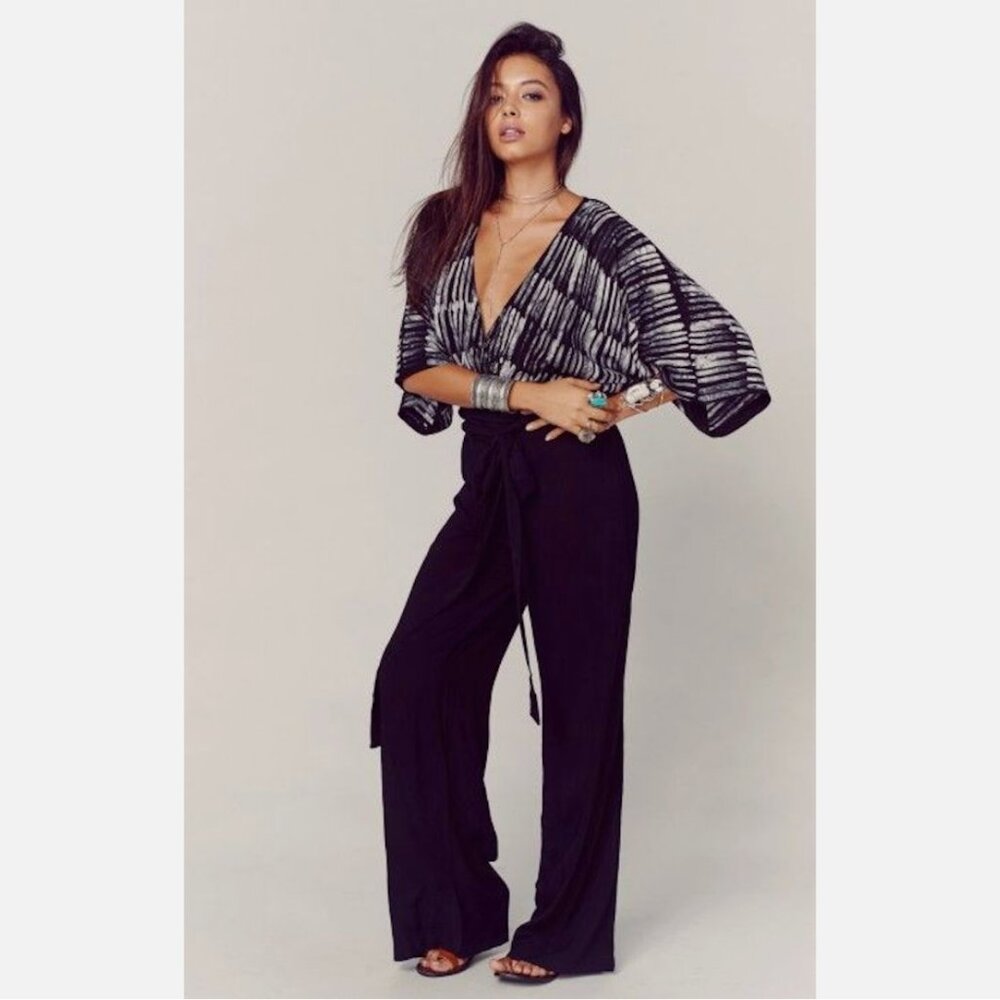 NWOT Blue Life Venice Mystic Feather Print Black Kimono Jumpsuit